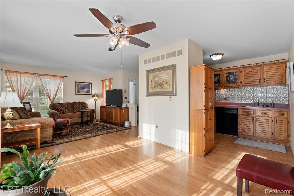40699 Newport Drive, 256, Plymouth, MI 48170 — Photo 9
