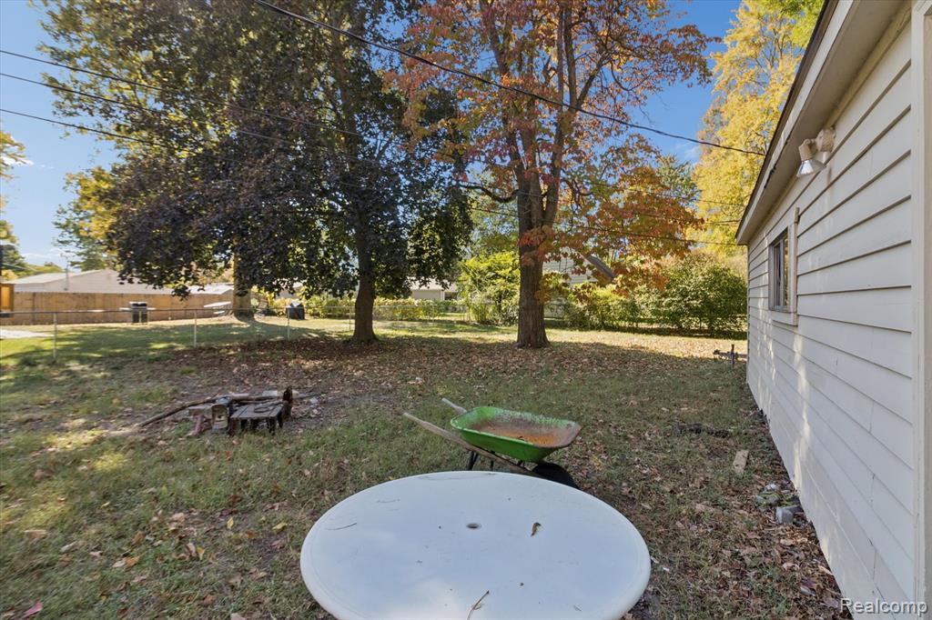 639 N Harvey Street, Westland, MI — Photo 29