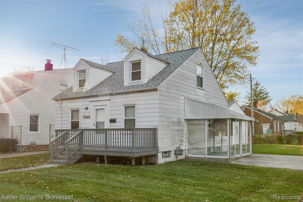 19239 Beaconsfield Street, Harper Woods, MI 48225 — Photo 22