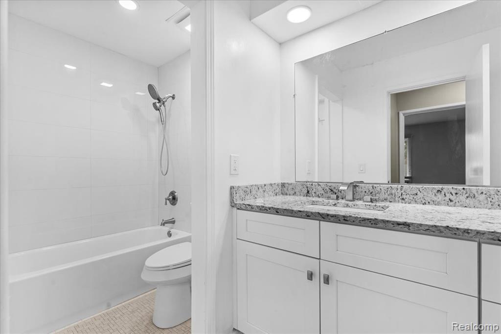 1545 CHERBONEAU, Detroit, MI 48207 — Photo 20