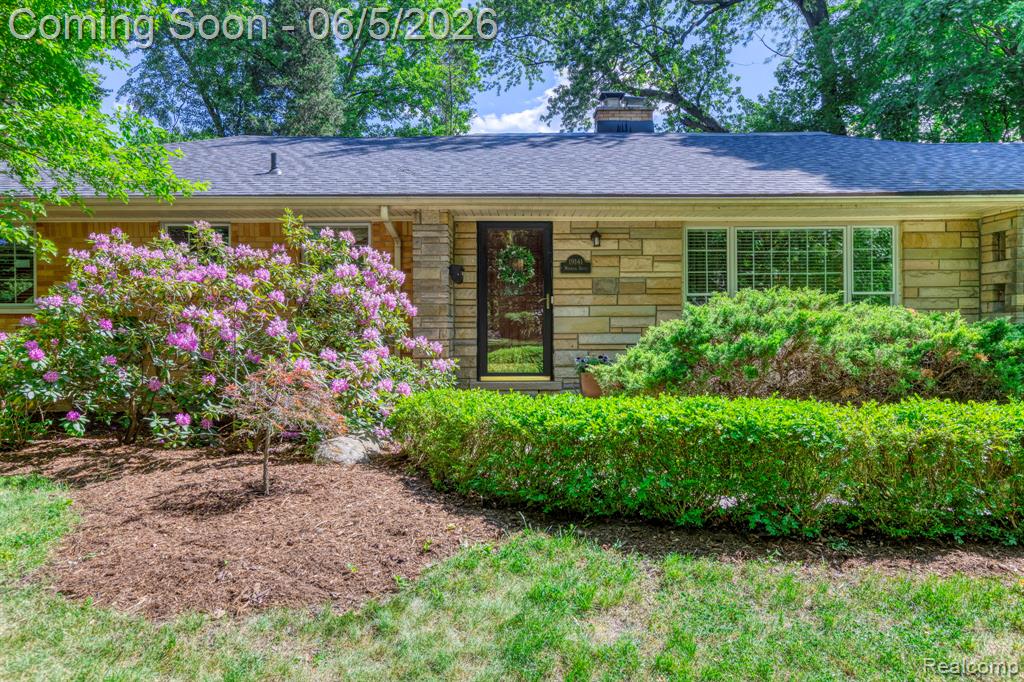 19141 Warwick Street, Franklin, MI 48025