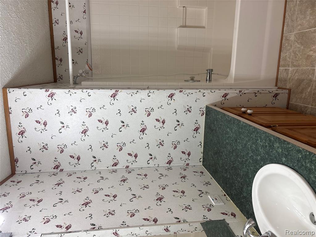 312 Black Oak, Flint, MI 48506 — Photo 8