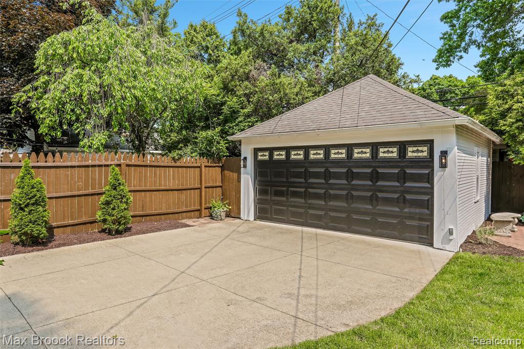 11 Sylvan Avenue, Pleasant Ridge, MI — Photo 39
