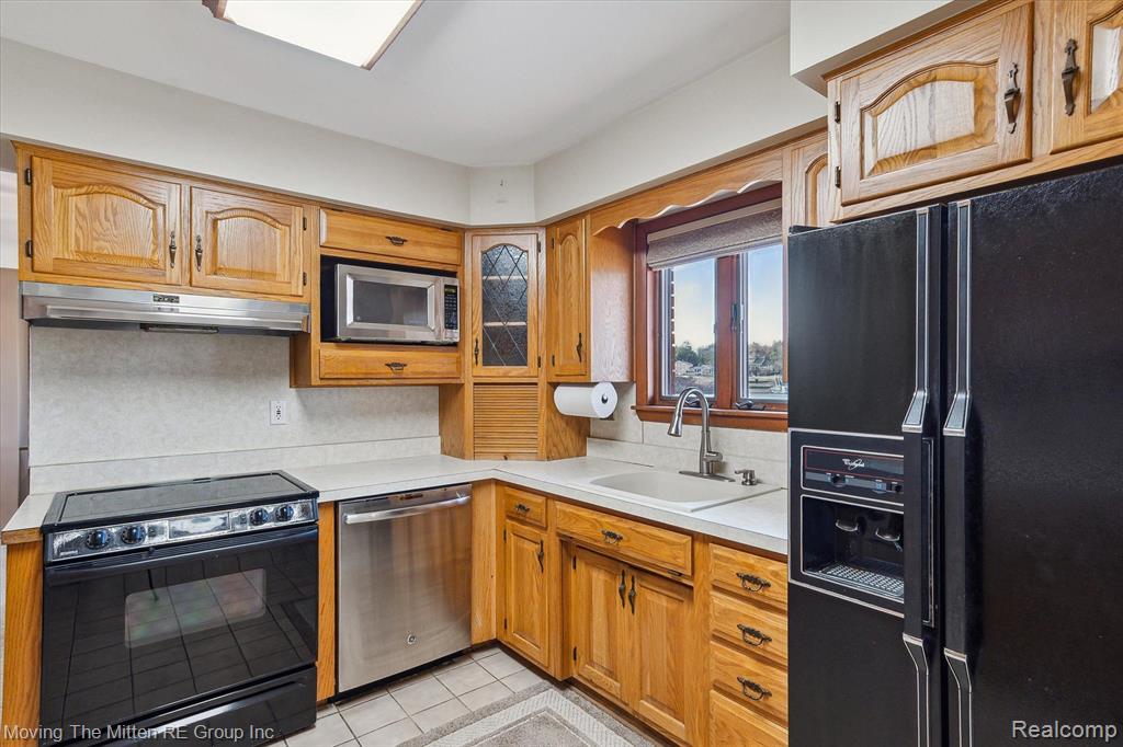 47853 N SHORE Drive, Van Buren, MI 48111 — Photo 15