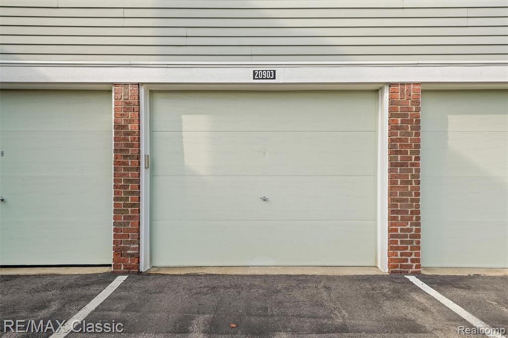 20903 W Glen Haven Circle, Novi, MI 48167 — Photo 35