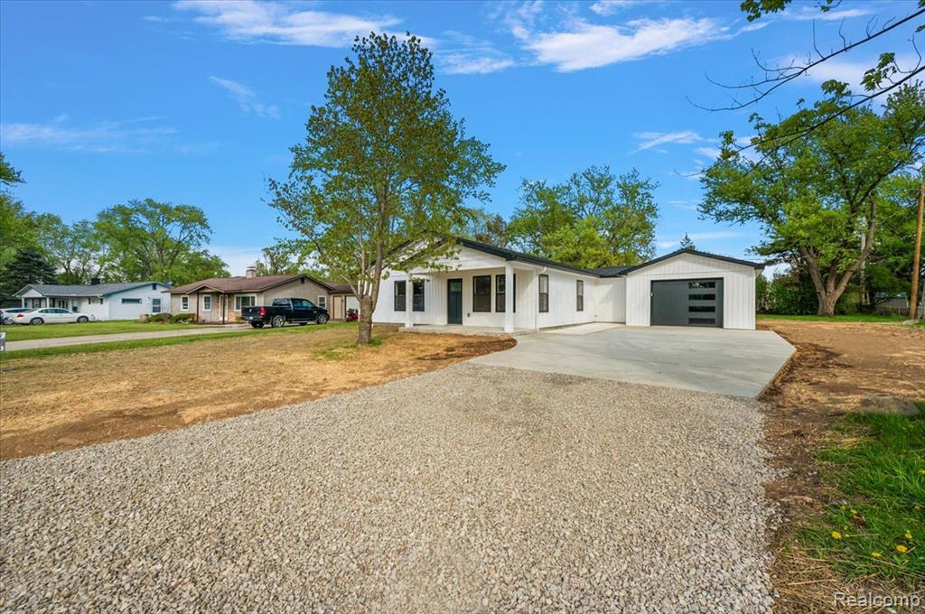6165 Woodsdale Drive, Grand Blanc, MI 48439 — Photo 40