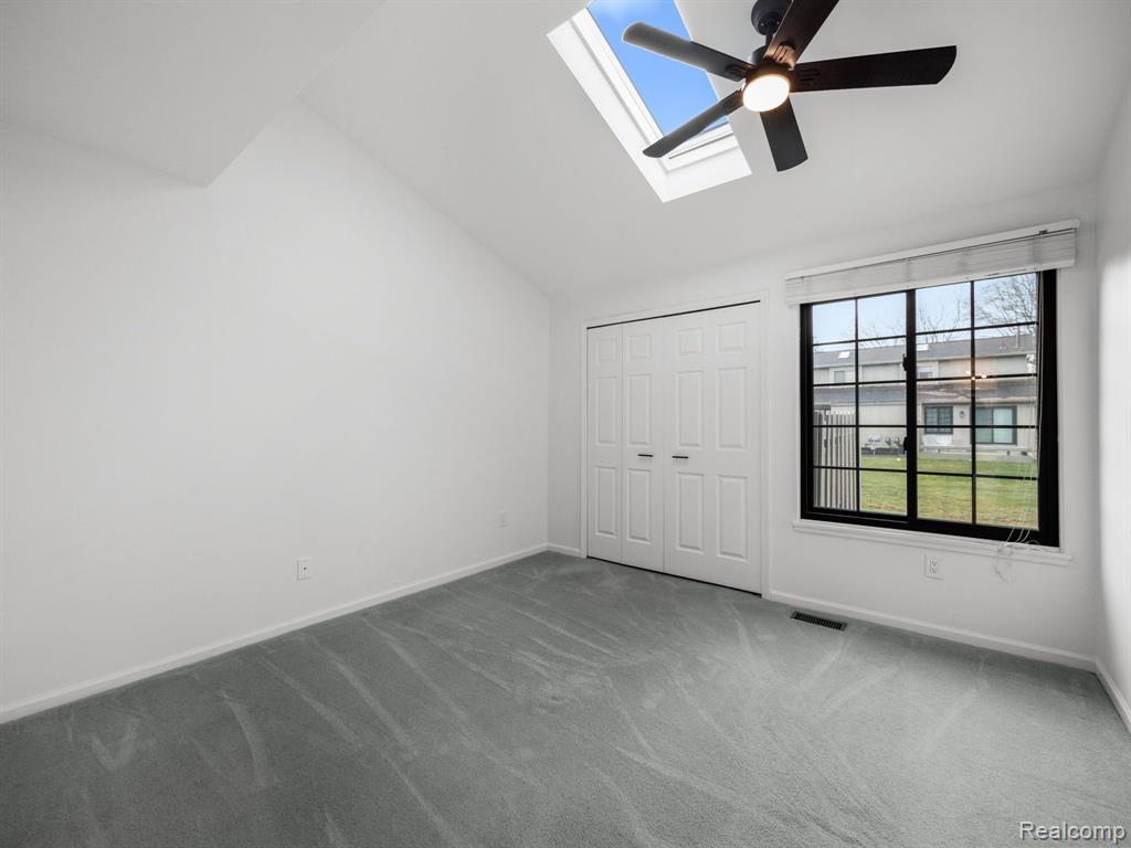 2581 S COMMERCE Road, Wolverine Lake, MI 48390 — Photo 11