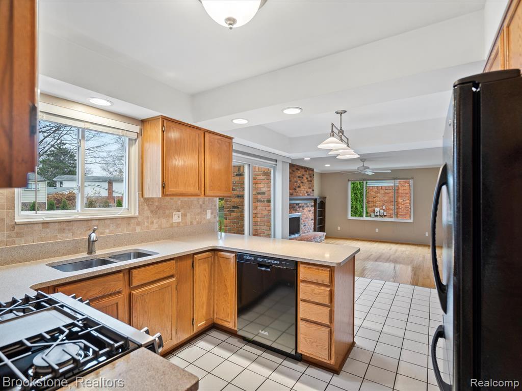 5628 PATTERSON Drive, Troy, MI 48085 — Photo 13