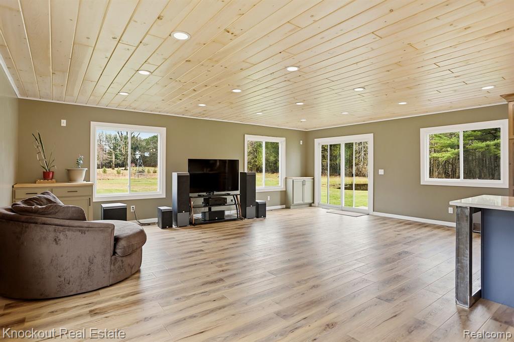 3467 Pebble Creek Drive, Vassar, MI 48768 — Photo 11