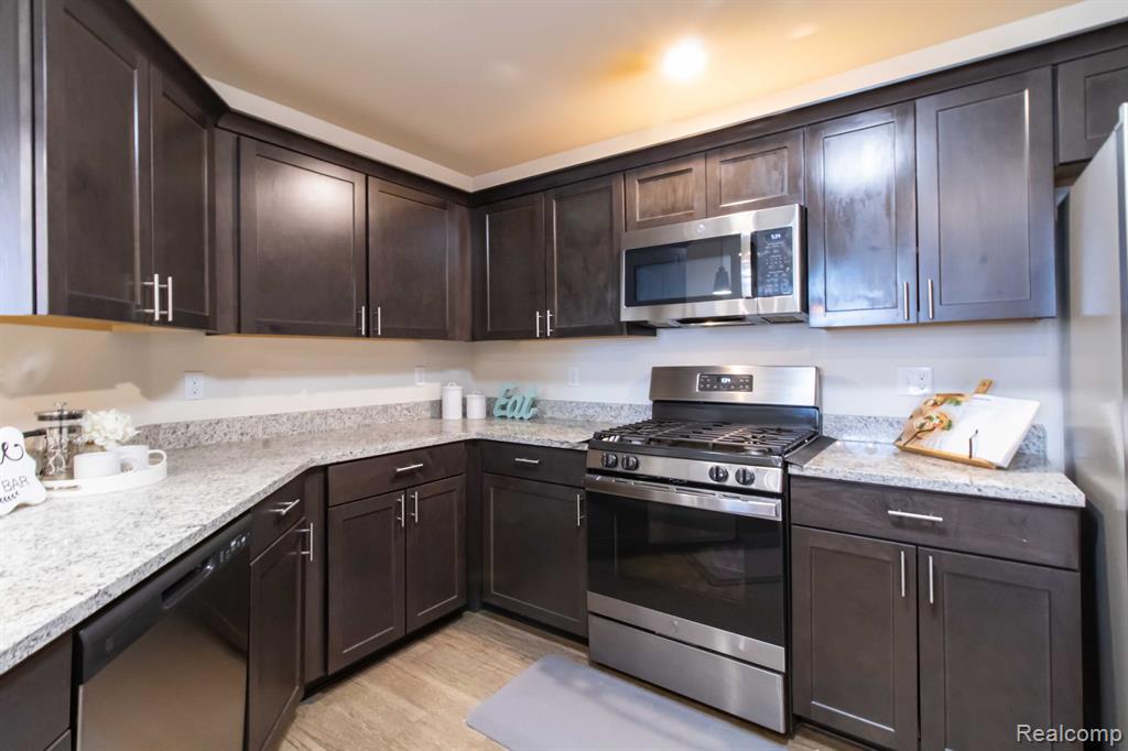 45662 ARAGON Lane, Canton, MI 48187 — Photo 17