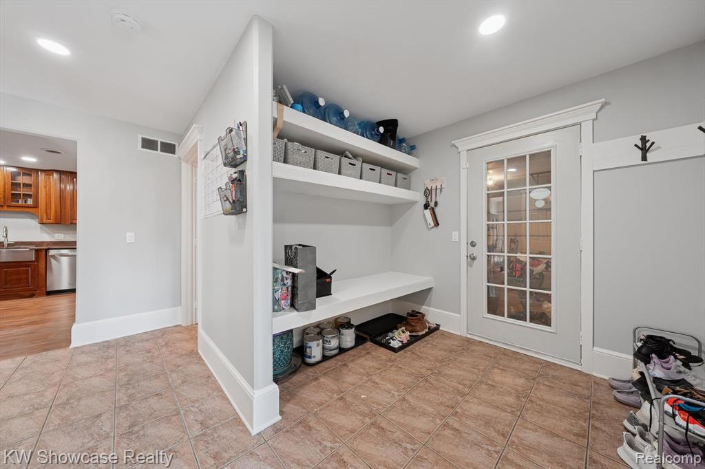 1112 W Cook Road, Grand Blanc, MI 48439 — Photo 47