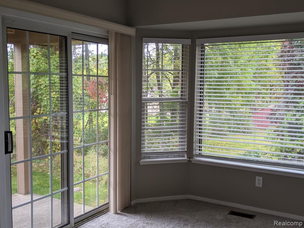906 WHISPERWOOD Drive, Fenton, MI 48430 — Photo 3