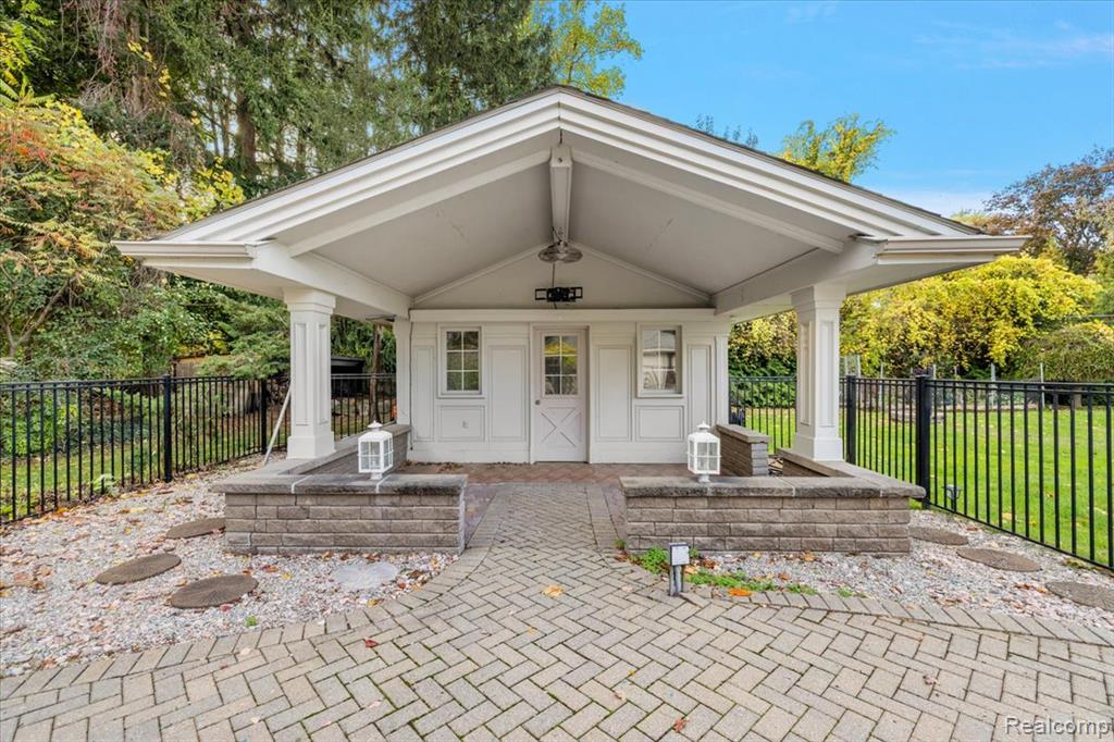 5741 Snowshoe Circle, Bloomfield Hills, MI 48301 — Photo 58