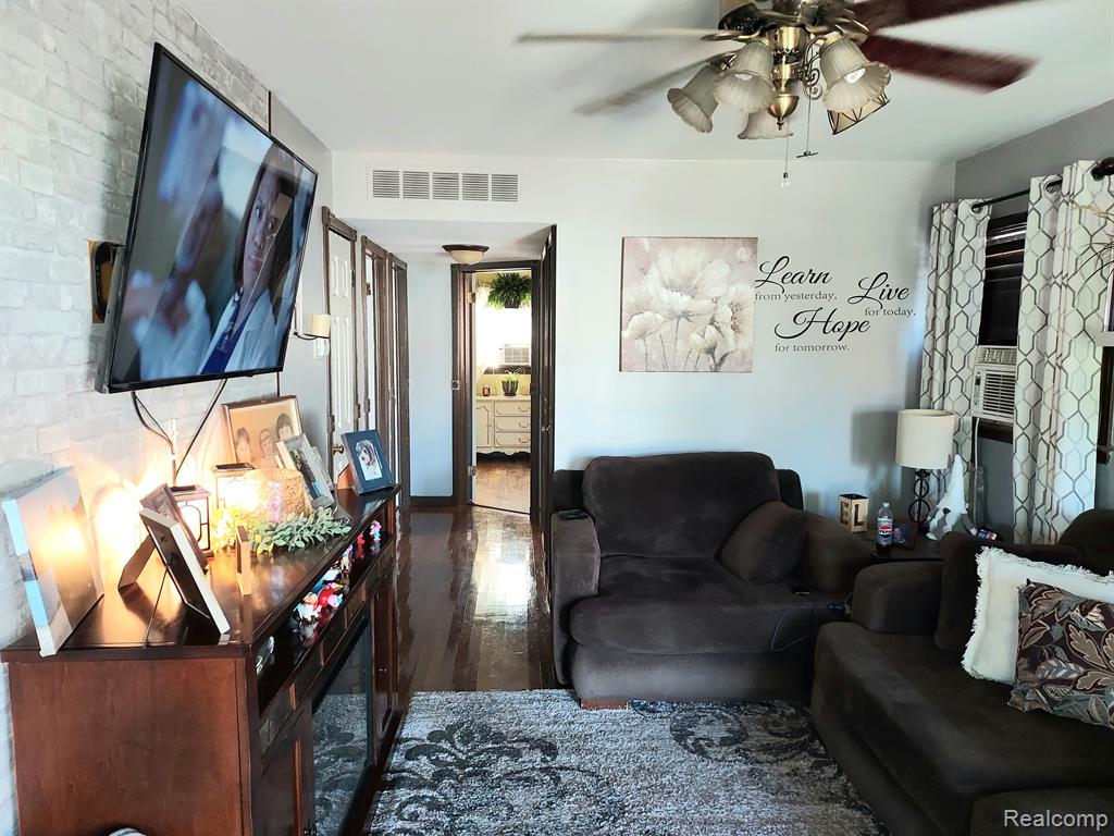 5667 LATHERS Street, Garden City, MI — Photo 5