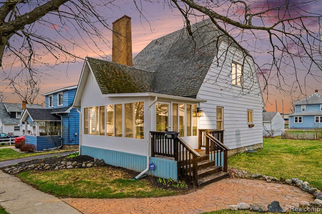 313 Myrtle Street, Flushing, MI 48433 — front exterior