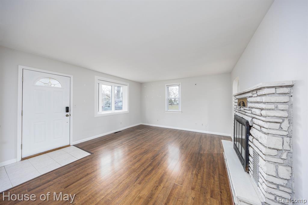 4822 FILER Street, Waterford, MI 48328 — Photo 4