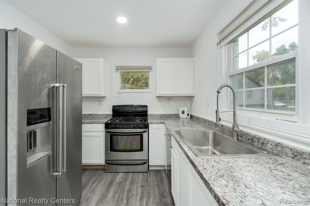 8104 Jackson Avenue, Warren, MI 48089 — Photo 8