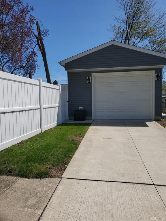 604 PARKWOOD Avenue, Monroe, MI 48162 — Photo 7