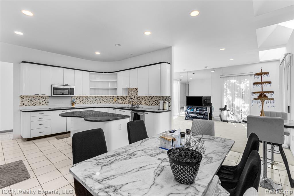 5727 Royal Wood, West Bloomfield, MI — Photo 14