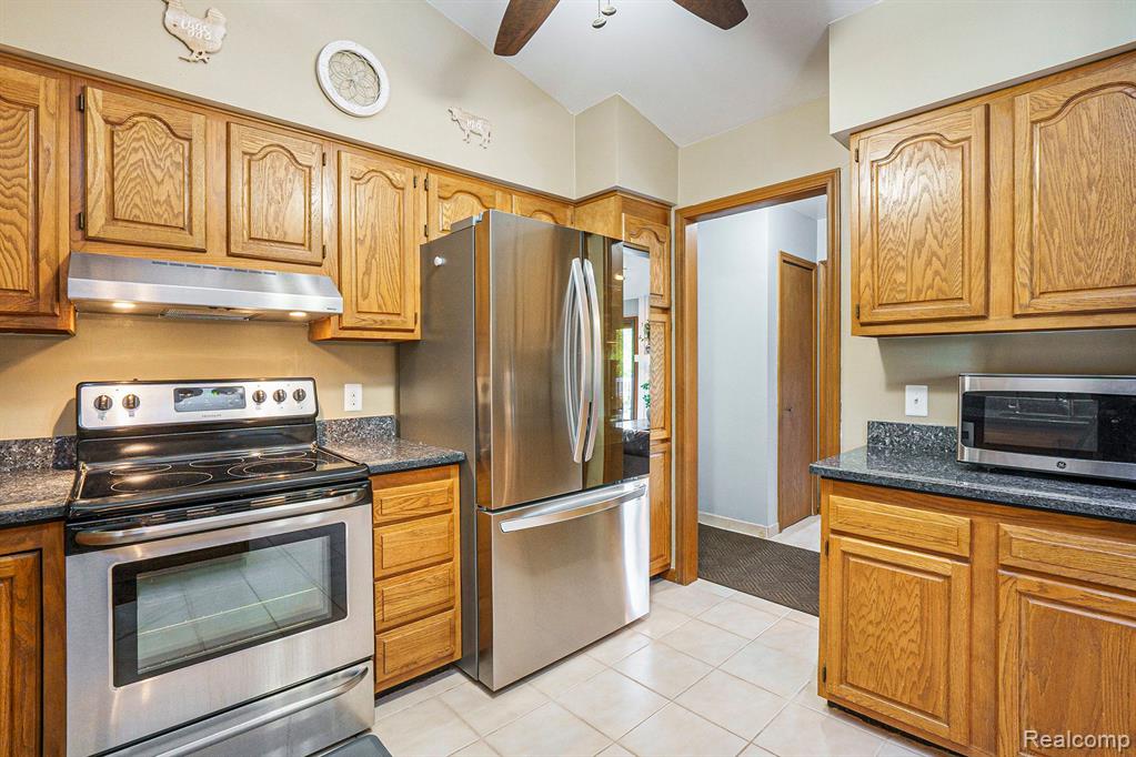 845 HEMINGWAY Road, Lake Orion, MI 48362 — Photo 9