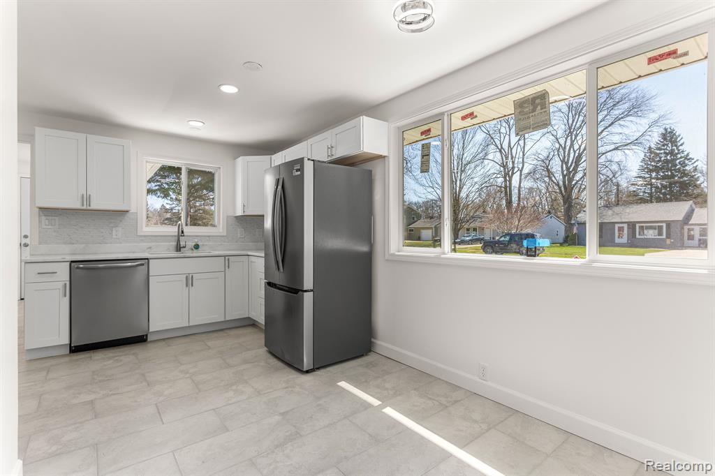 291 ALMONT Avenue, Almont, MI 48003 — Photo 14