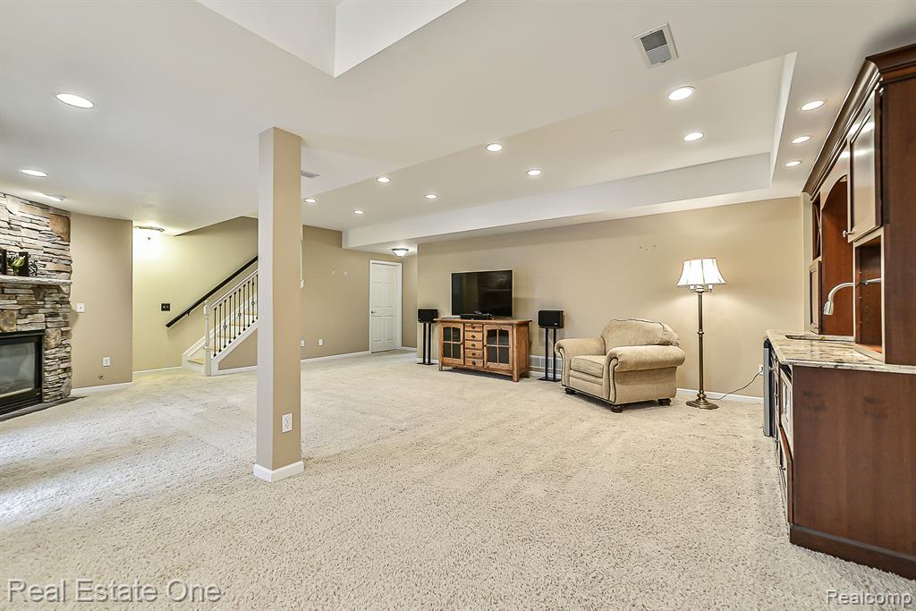 941 PERSIMMON Drive, Brighton, MI 48116 — Photo 31