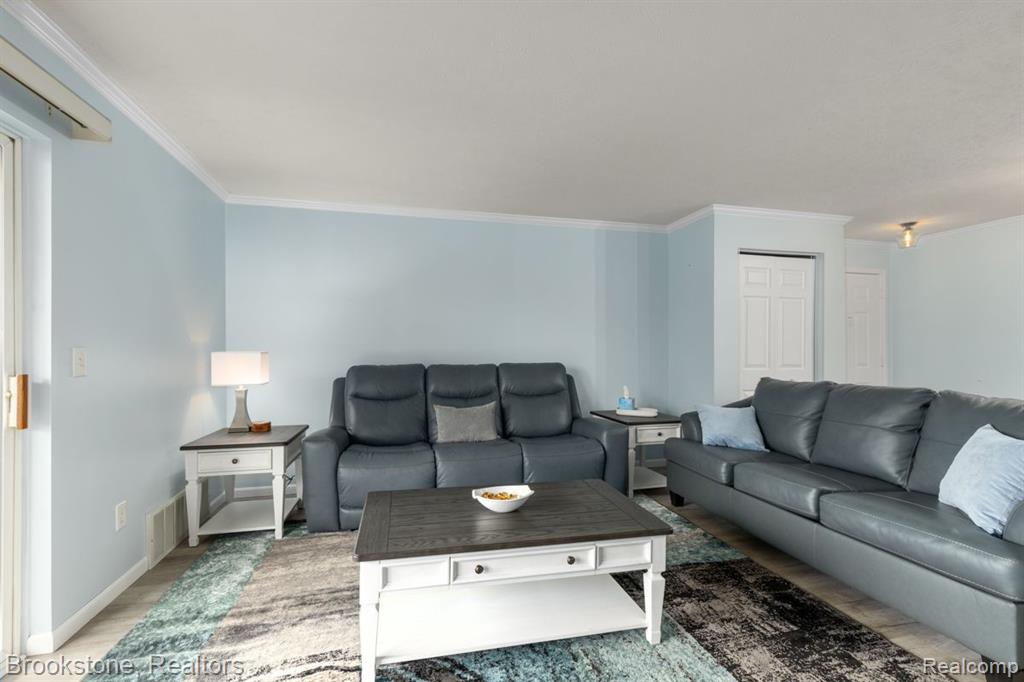 5807 CROSSWINDS Drive, 24, Norton Shores, MI 49444 — Photo 2