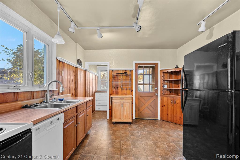 902 S Washington Avenue, Royal Oak, MI 48067 — Photo 8