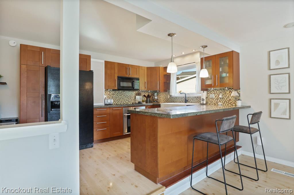 6157 Barker Circle, Waterford, MI 48329 — Photo 15