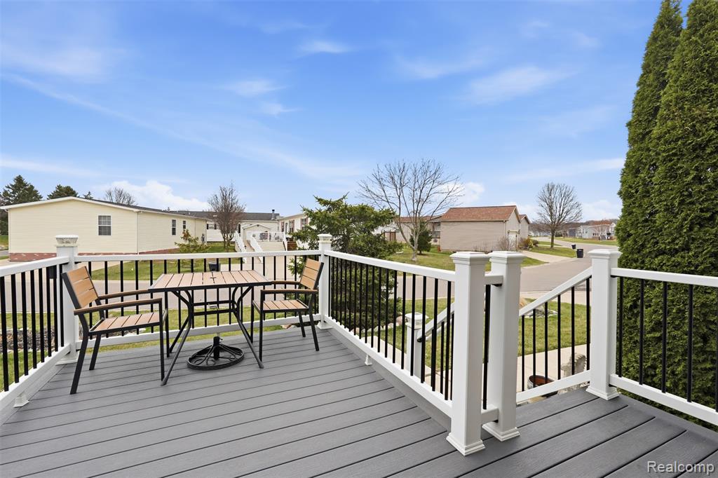 11186 Chestnut Hill Court, South Lyon, MI 48178 — Photo 3
