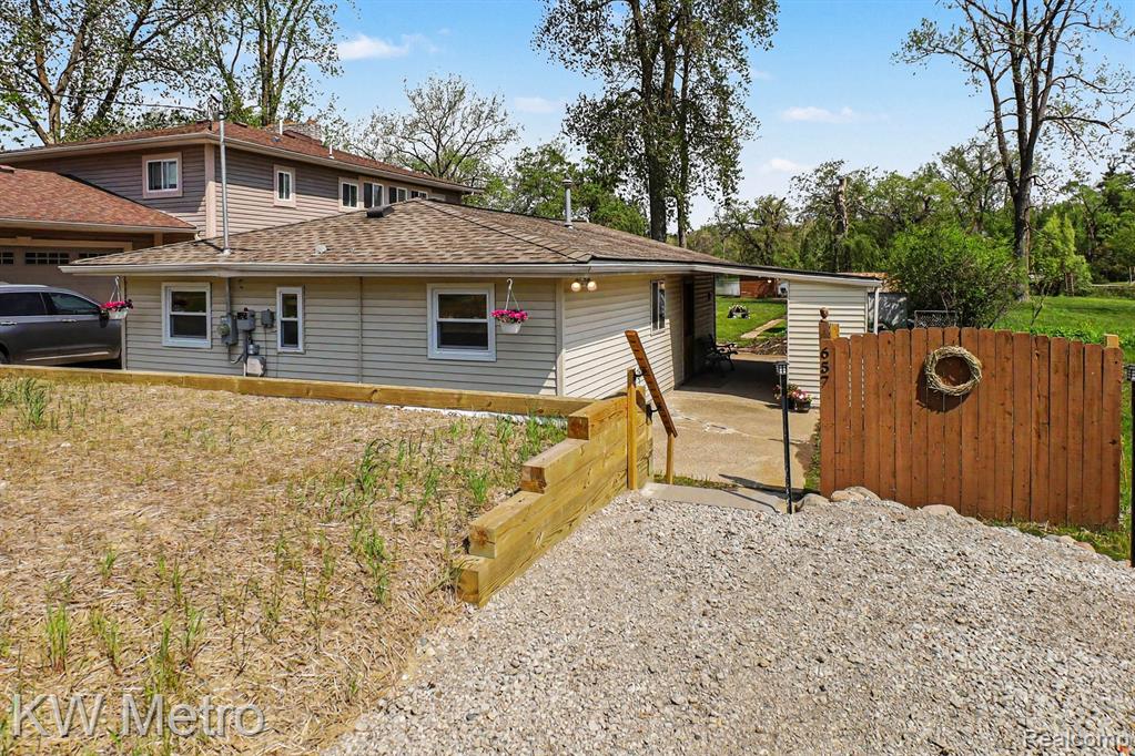 657 Dunleavy Drive, Highland, MI 48356 — Photo 21