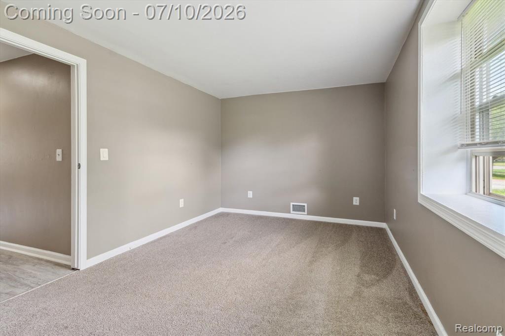 500 TROMBLEY Drive, Troy, MI 48083 — Photo 16