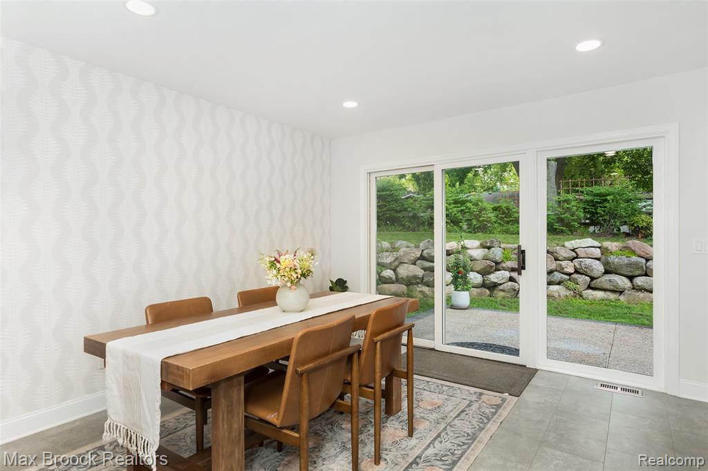 3685 Sunset Boulevard, Orchard Lake Village, MI 48324 — Photo 9