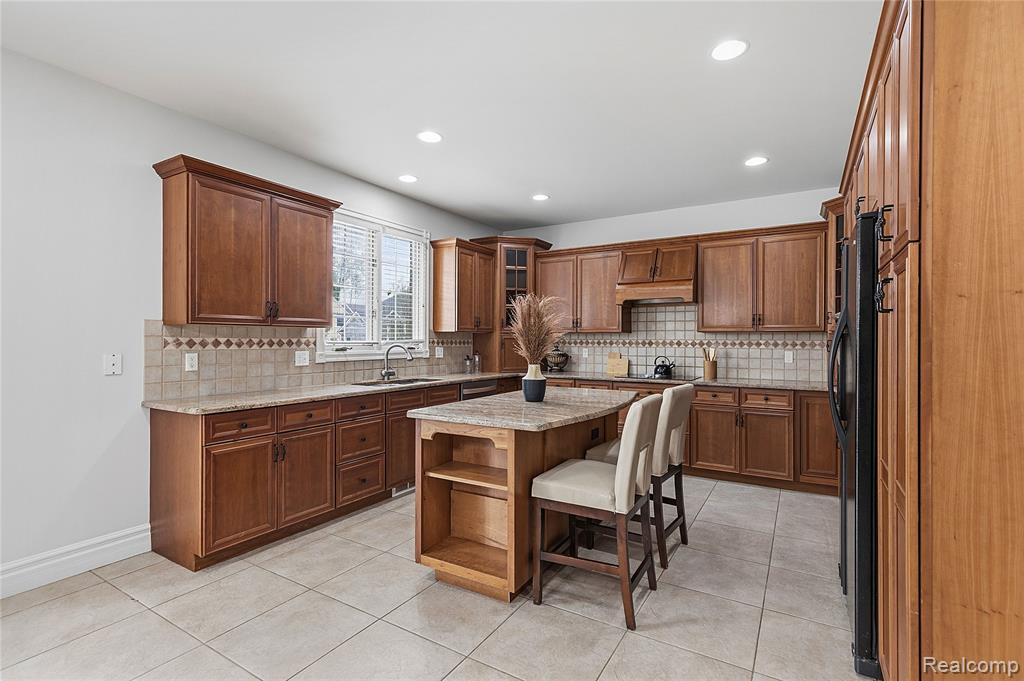 49783 Golden Park Drive, Utica, MI 48315 — Photo 18