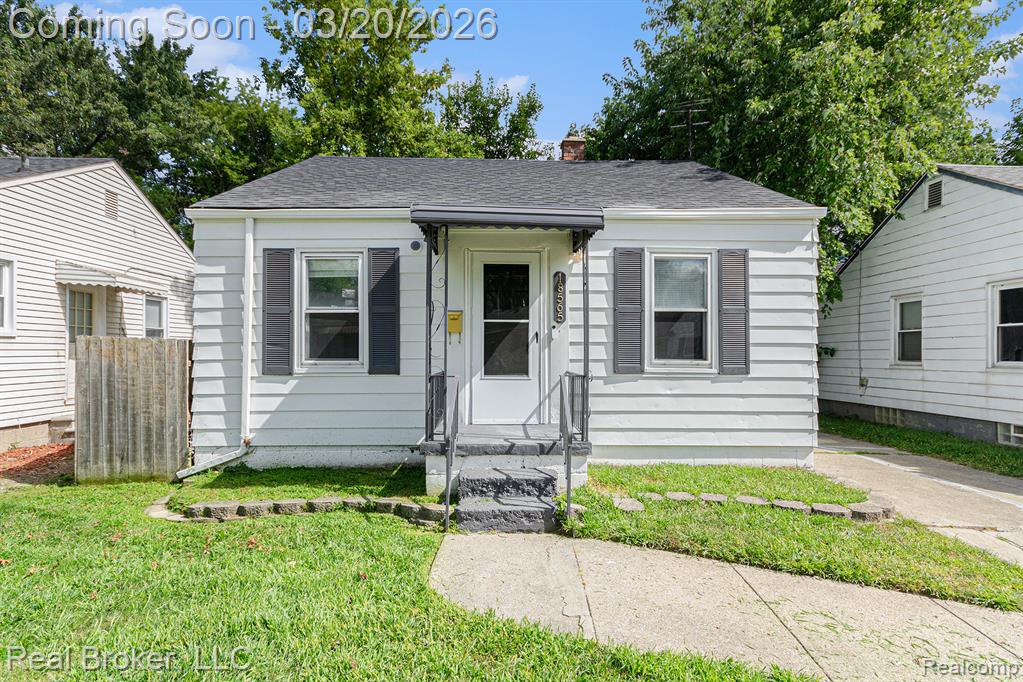 18565 Kenosha Street, Harper Woods, MI 48225