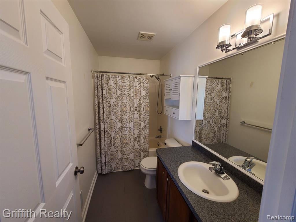 8091 MAJESTIC Boulevard, Fowlerville, MI 48836 — Photo 8