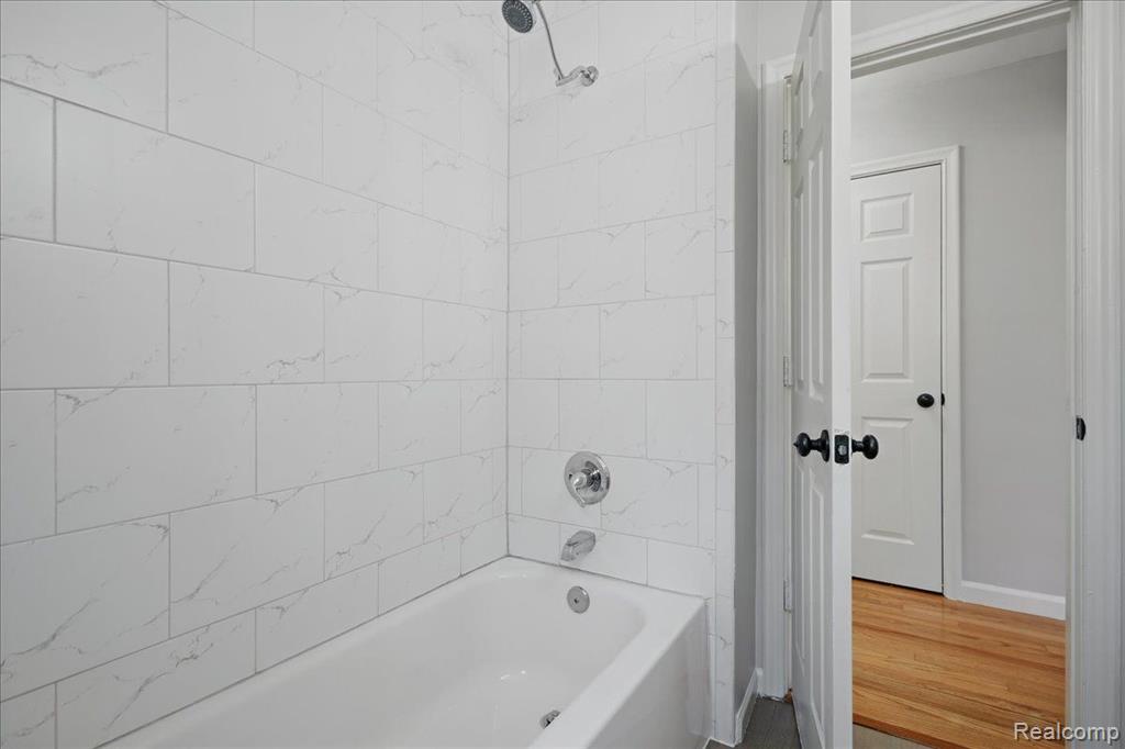 46 E LONGFELLOW Avenue, Pontiac, MI 48340 — Photo 14