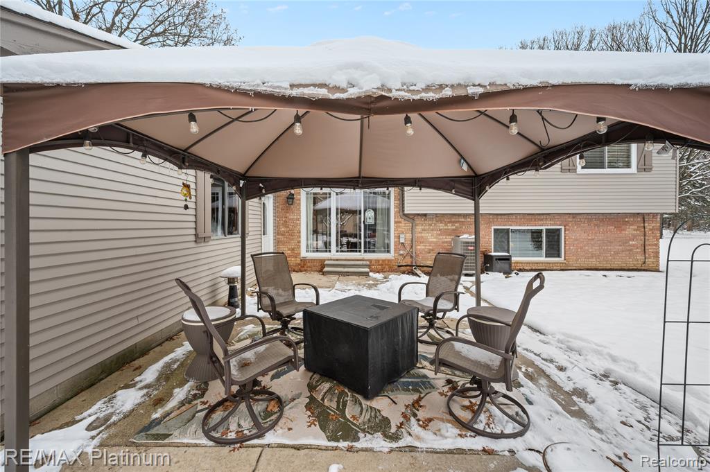 839 Harlequin Court, Highland, MI — Photo 4