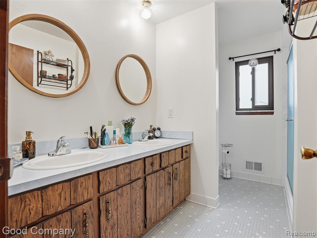 8717 Cologne Drive, Sterling Heights, MI 48314 — Photo 13