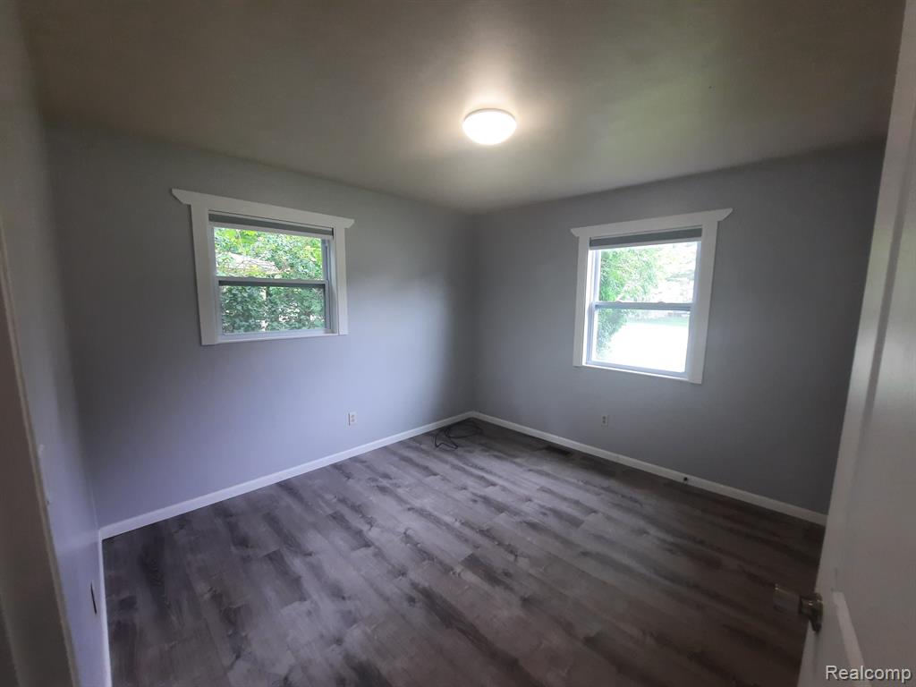 300 PARKSIDE Avenue, Holly, MI 48442 — Photo 14