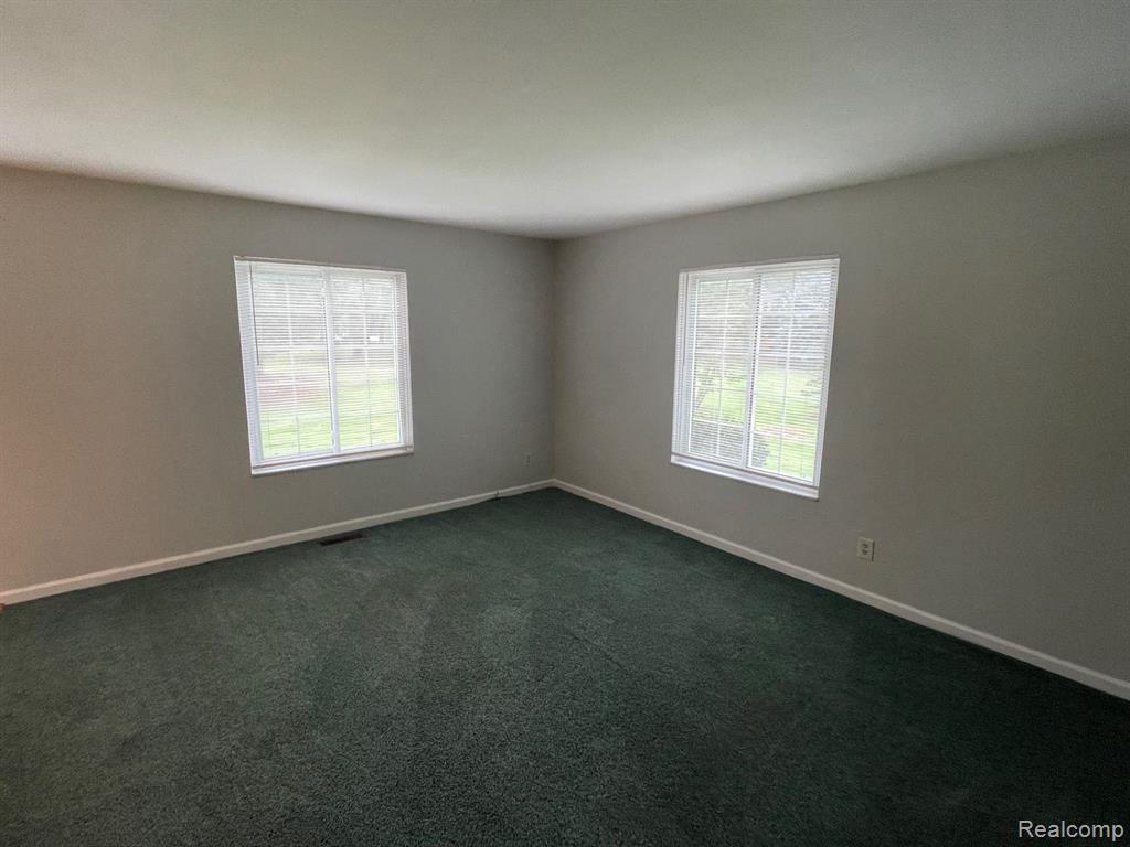 634 E FOX HILLS Drive, Bloomfield Hills, MI 48304 — Photo 7