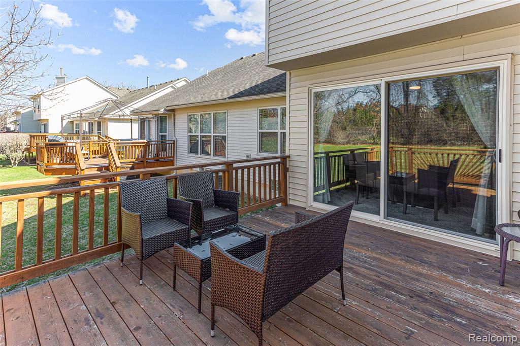 1033 Calpernia, Wixom, MI — Photo 47