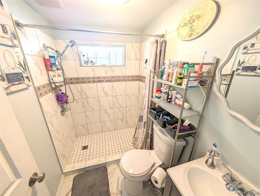 9032 Deering Street, Livonia, MI 48150 — Photo 9