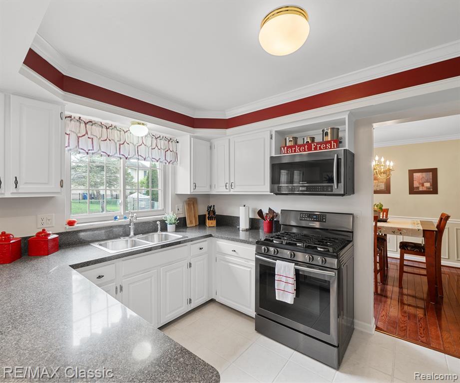 45597 HOLMES Drive, Canton, MI 48187 — Photo 13