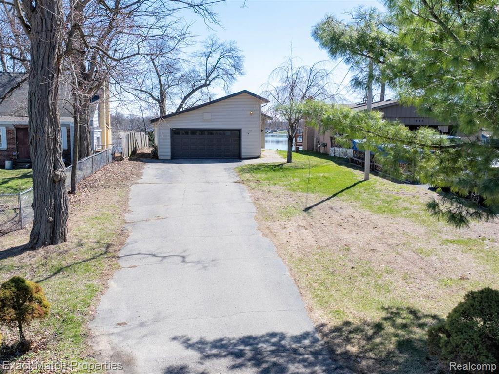 925 MALLOCK Road, White Lake, MI — Photo 4