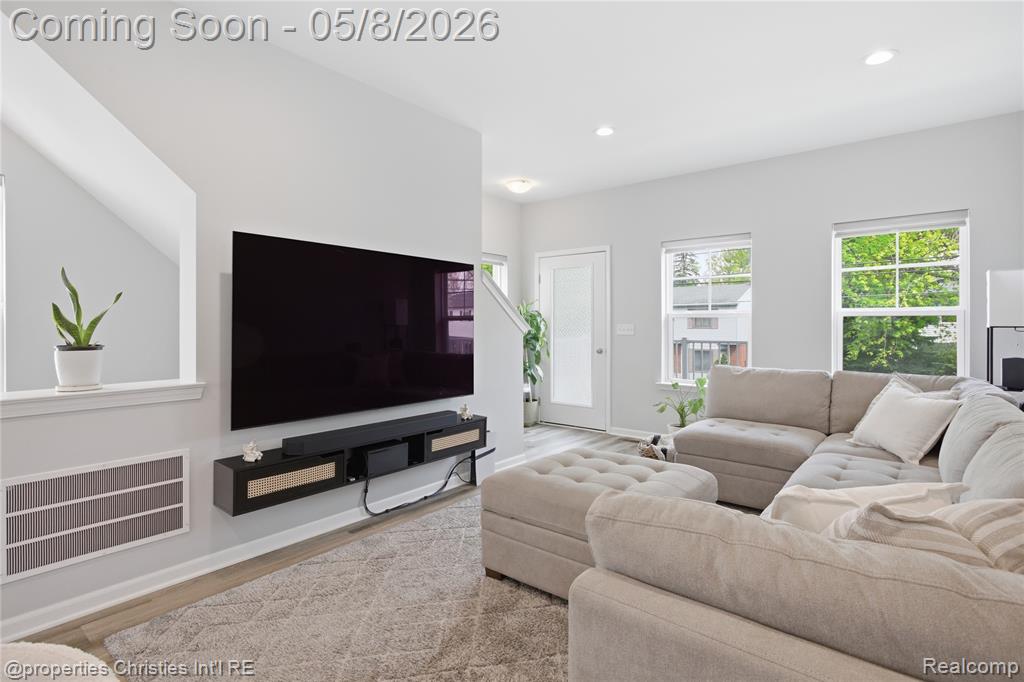 402 Jeff Keeton Drive, Hazel Park, MI 48030 — Photo 10