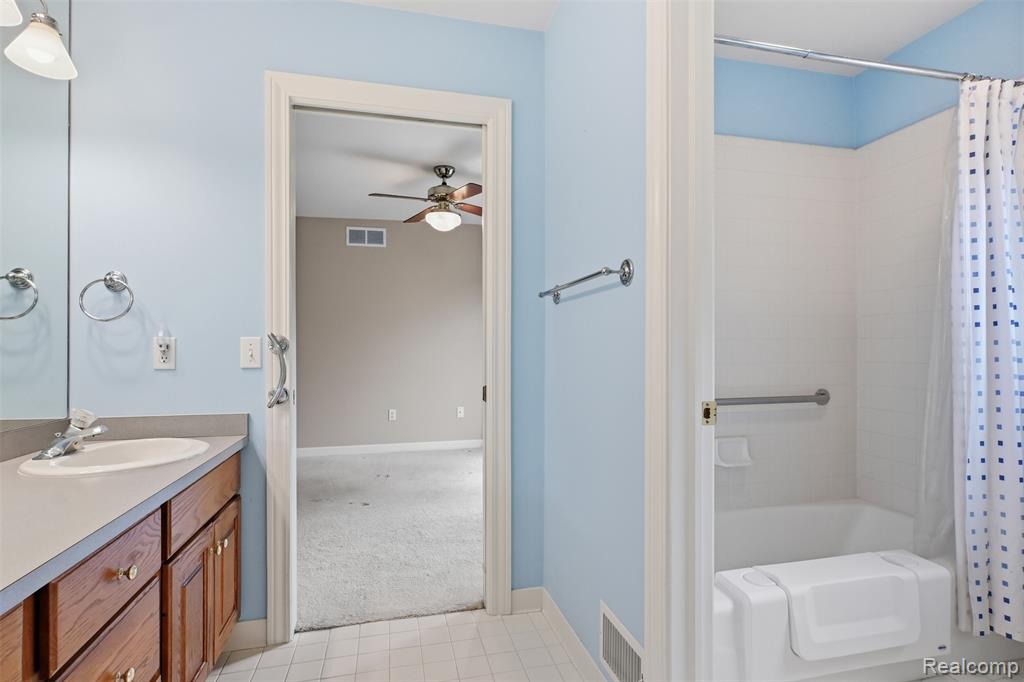 6228 Windemere Point, Brighton, MI 48116 — Photo 37