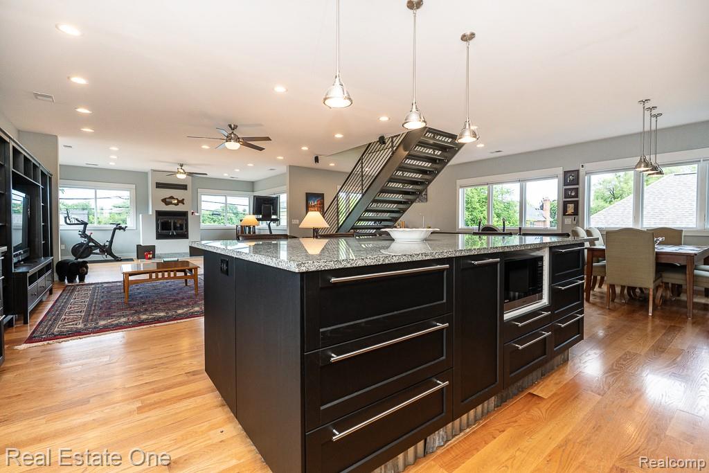 426 W University Drive, Rochester, MI 48307 — Photo 38