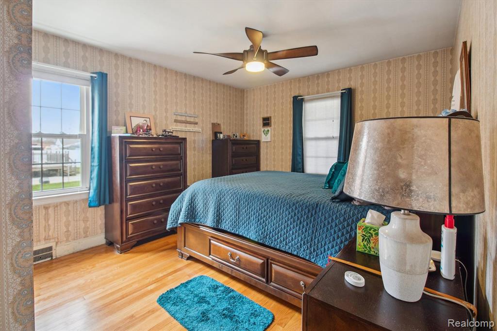 944 NEW YORK Avenue, Lincoln Park, MI 48146 — Photo 12