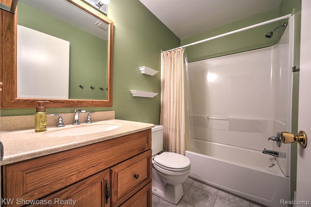 5806 KING JAMES, Waterford, MI 48327 — Photo 34